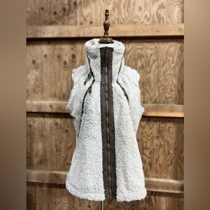 Kuhl Flight Vest Stowaway Hood Italian Fleece With Pockets Womans Size XLarge